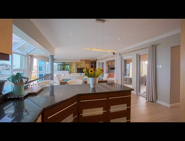 4 BEDROOM FREESTANDING TO LET IN MELKBOSSTRAND CENTRAL